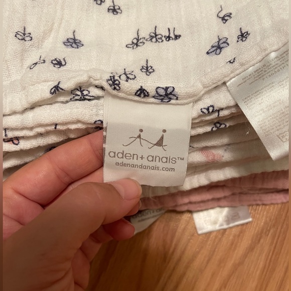 Swaddle Blankets - Picture 2 of 2